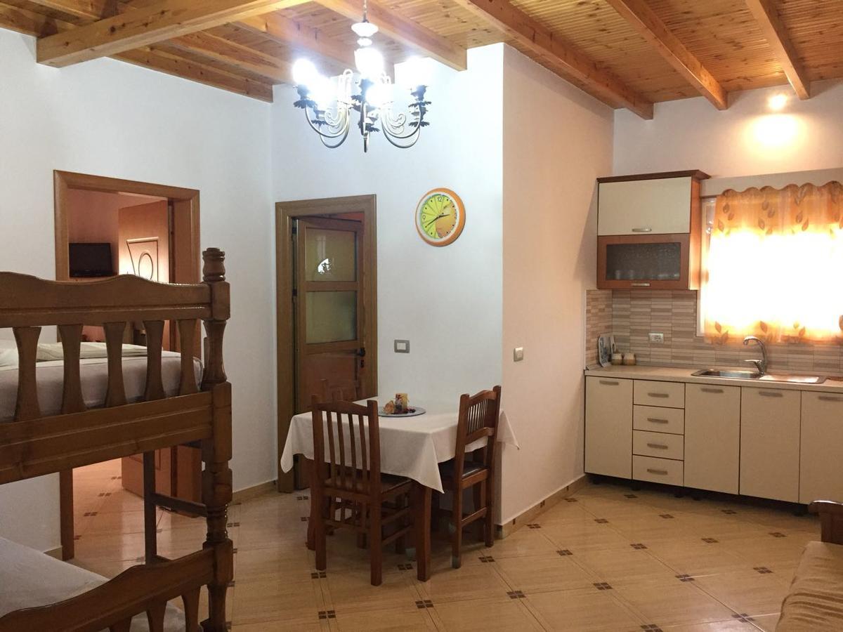 Vila Rias Vlore Bagian luar foto