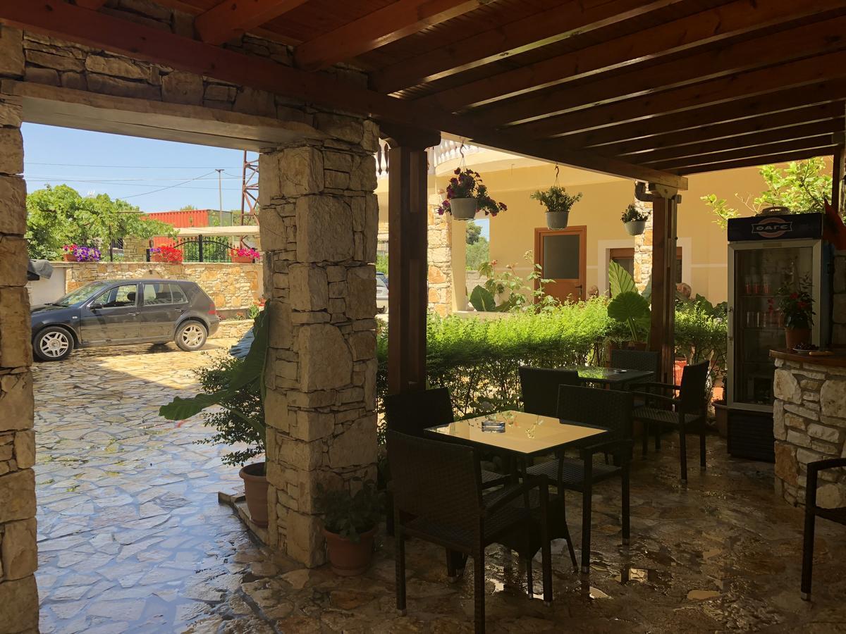 Vila Rias Vlore Bagian luar foto
